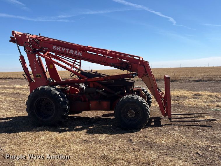 image for item NK9047 SkyTrak 4030 telehandler