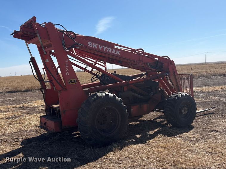 image for item NK9047 SkyTrak 4030 telehandler