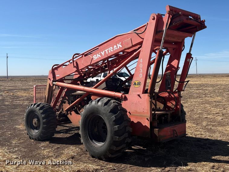 image for item NK9047 SkyTrak 4030 telehandler