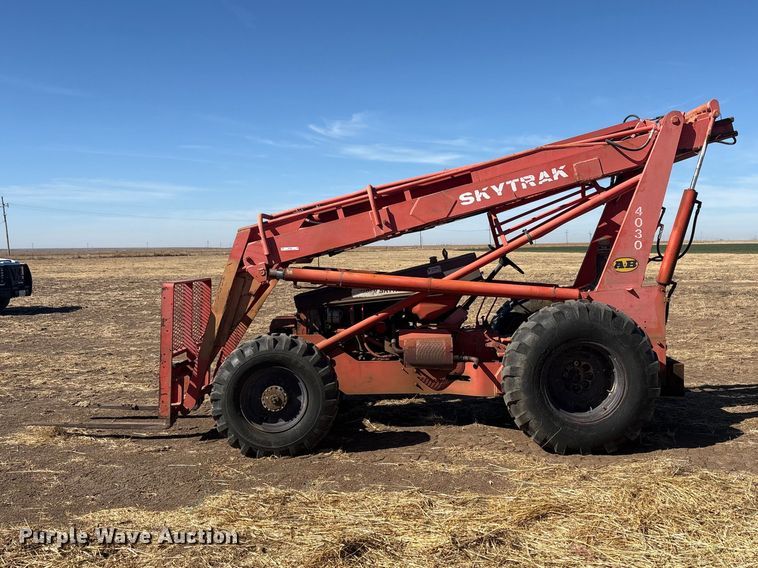 image for item NK9047 SkyTrak 4030 telehandler