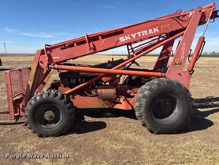 image for item NK9047 SkyTrak 4030 telehandler