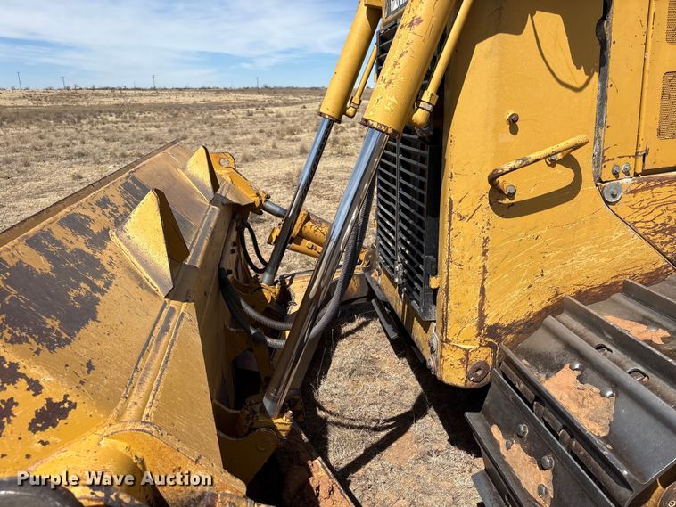 image for item NK9049 2005 Caterpillar D6R dozer