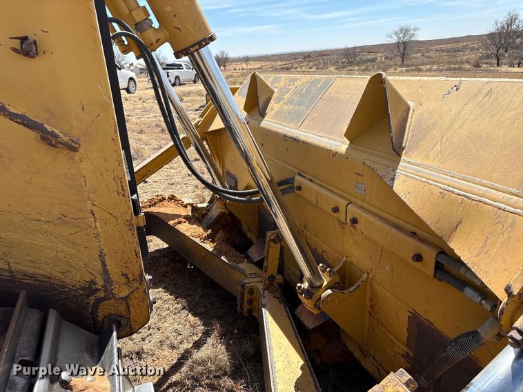 image for item NK9049 2005 Caterpillar D6R dozer