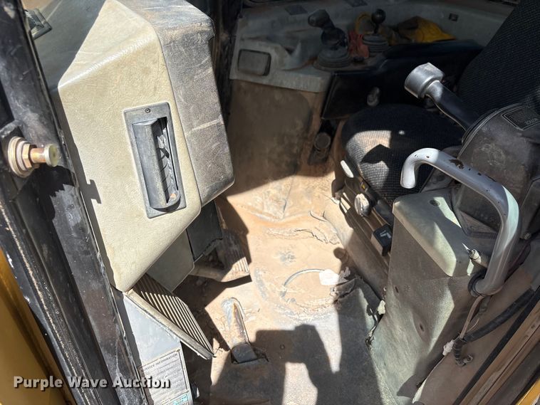 image for item NK9049 2005 Caterpillar D6R dozer