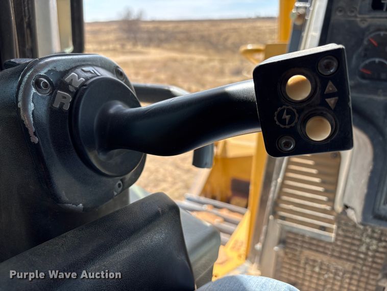 image for item NK9049 2005 Caterpillar D6R dozer