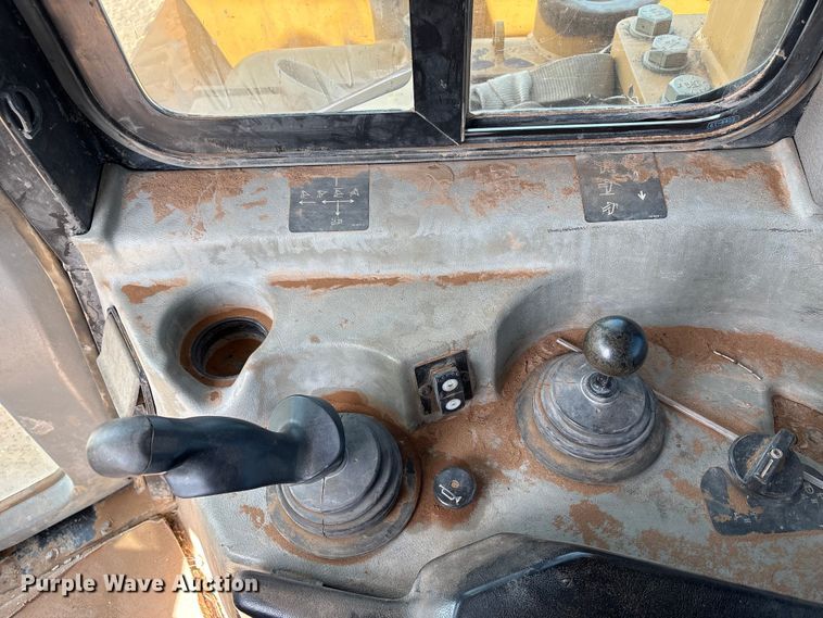 image for item NK9049 2005 Caterpillar D6R dozer