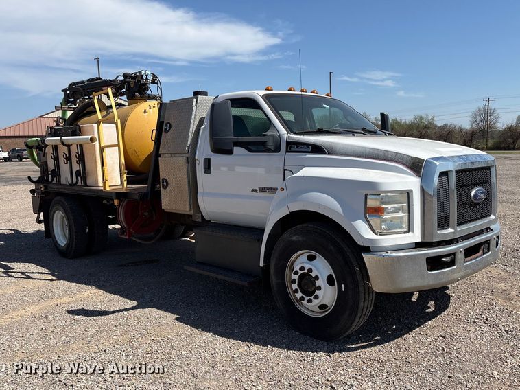 image for item NK9102 2017 Ford F750 Super Duty hydrovac truck