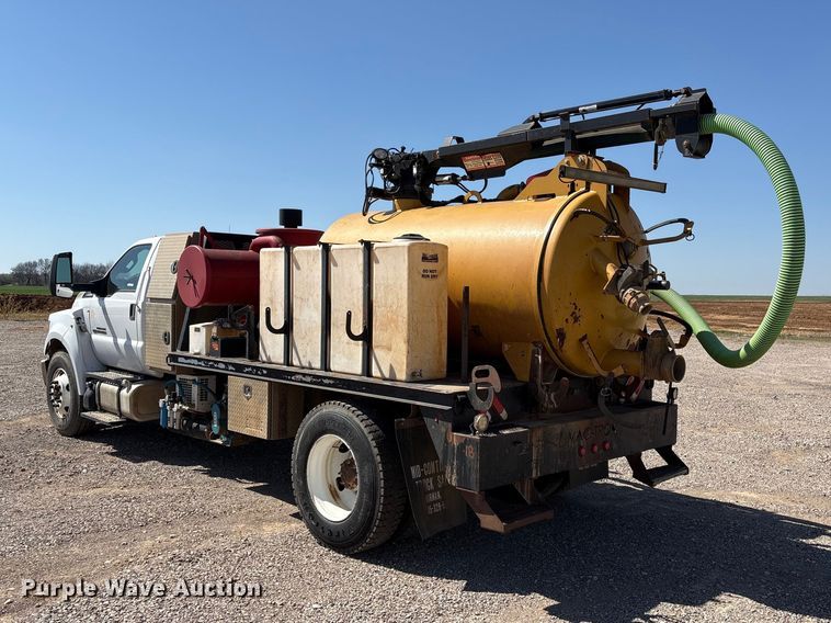 image for item NK9102 2017 Ford F750 Super Duty hydrovac truck