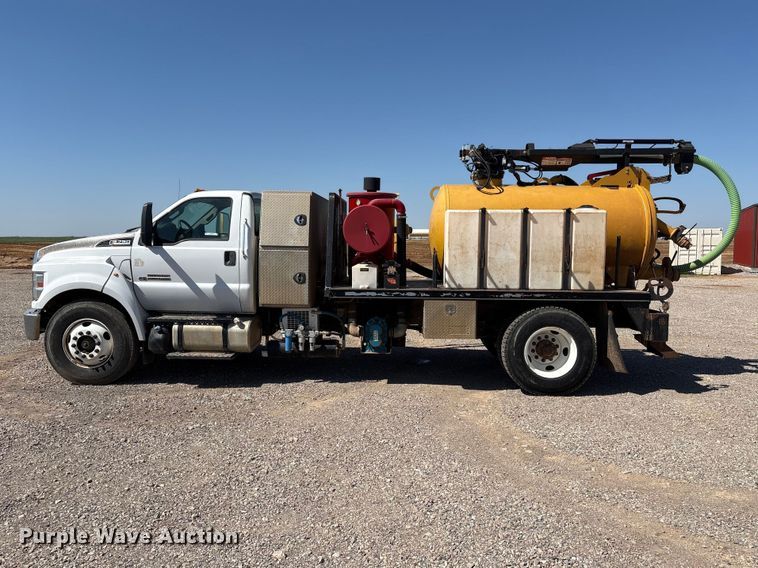 image for item NK9102 2017 Ford F750 Super Duty hydrovac truck
