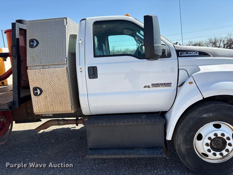 image for item NK9102 2017 Ford F750 Super Duty hydrovac truck