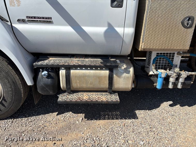 image for item NK9102 2017 Ford F750 Super Duty hydrovac truck