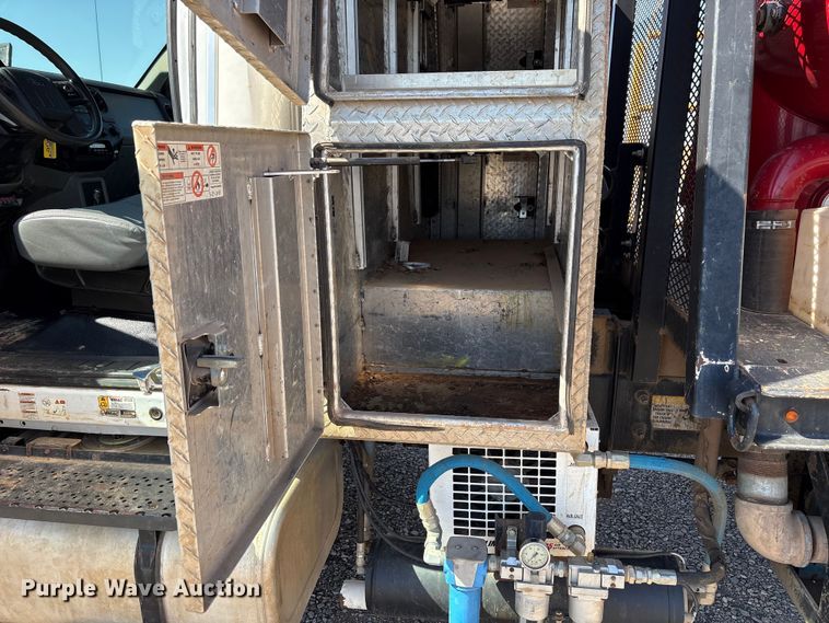 image for item NK9102 2017 Ford F750 Super Duty hydrovac truck