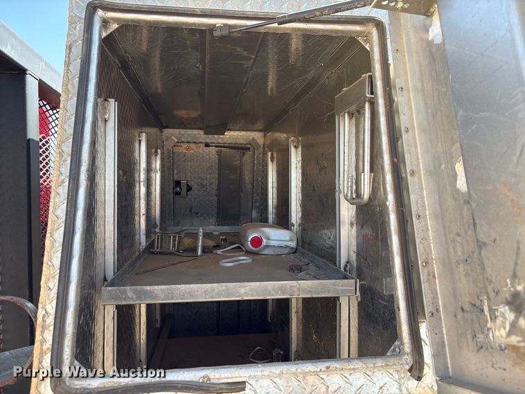 image for item NK9102 2017 Ford F750 Super Duty hydrovac truck