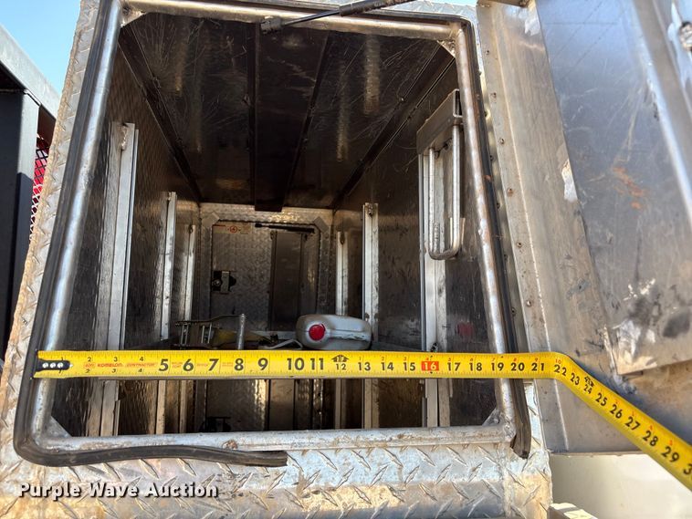 image for item NK9102 2017 Ford F750 Super Duty hydrovac truck