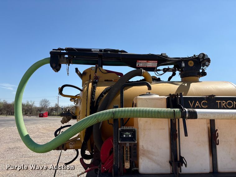 image for item NK9102 2017 Ford F750 Super Duty hydrovac truck