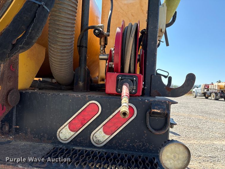 image for item NK9102 2017 Ford F750 Super Duty hydrovac truck