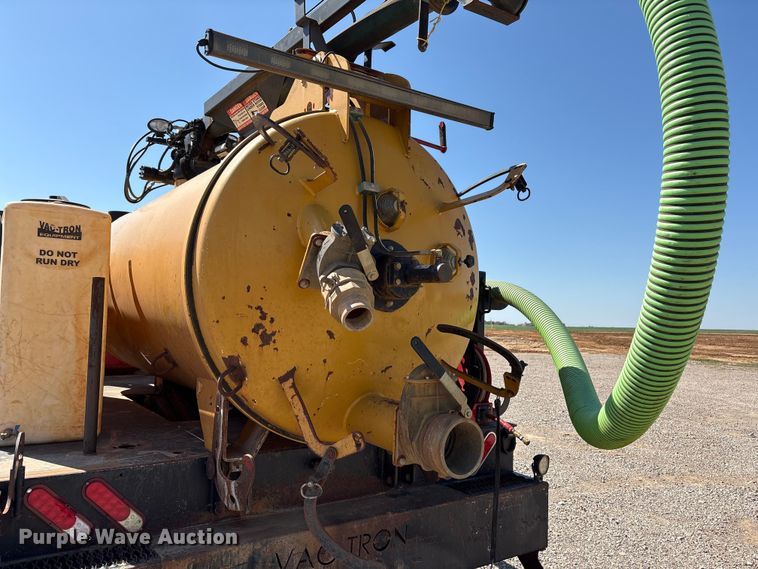 image for item NK9102 2017 Ford F750 Super Duty hydrovac truck