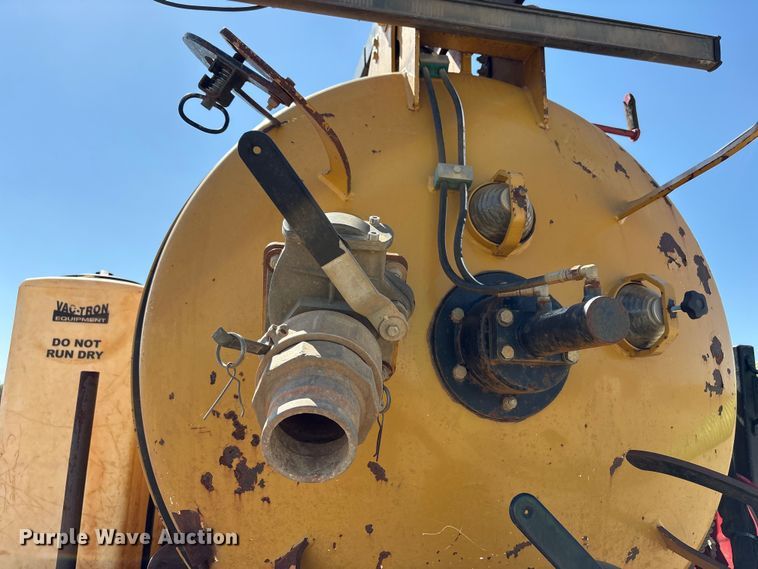 image for item NK9102 2017 Ford F750 Super Duty hydrovac truck