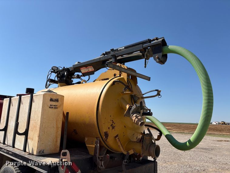 image for item NK9102 2017 Ford F750 Super Duty hydrovac truck