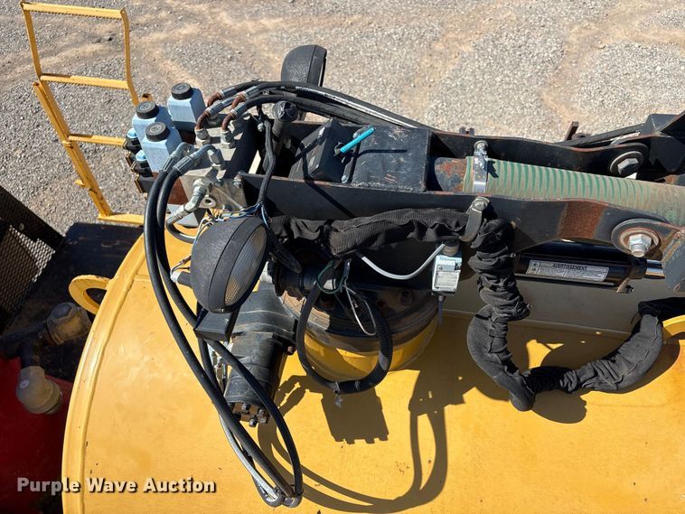 image for item NK9102 2017 Ford F750 Super Duty hydrovac truck