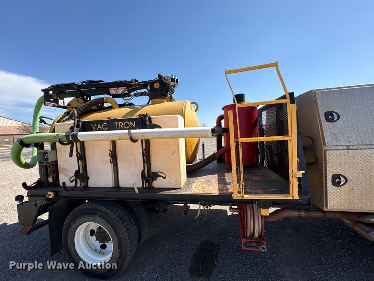 image for item NK9102 2017 Ford F750 Super Duty hydrovac truck