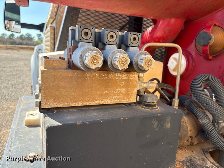 image for item NK9102 2017 Ford F750 Super Duty hydrovac truck