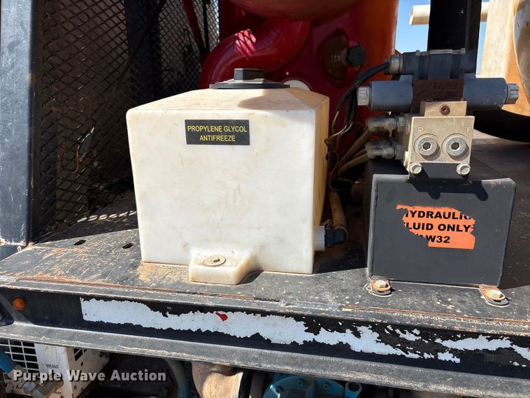 image for item NK9102 2017 Ford F750 Super Duty hydrovac truck