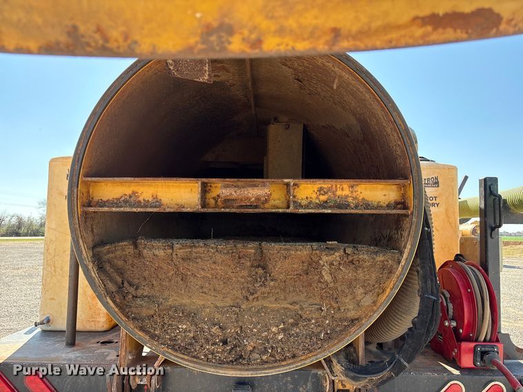 image for item NK9102 2017 Ford F750 Super Duty hydrovac truck