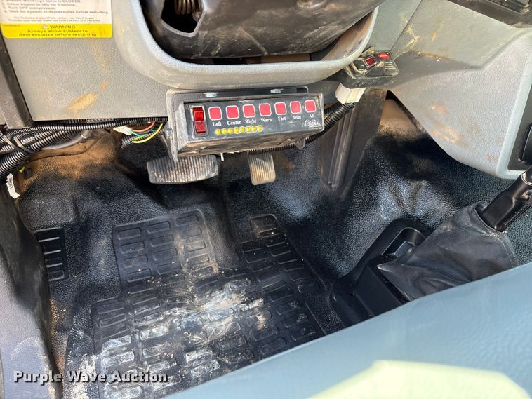 image for item NK9102 2017 Ford F750 Super Duty hydrovac truck