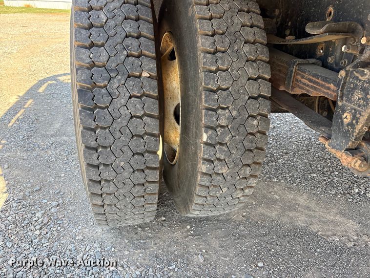 image for item NK9102 2017 Ford F750 Super Duty hydrovac truck