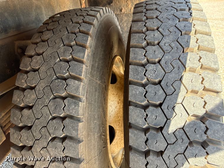 image for item NK9102 2017 Ford F750 Super Duty hydrovac truck