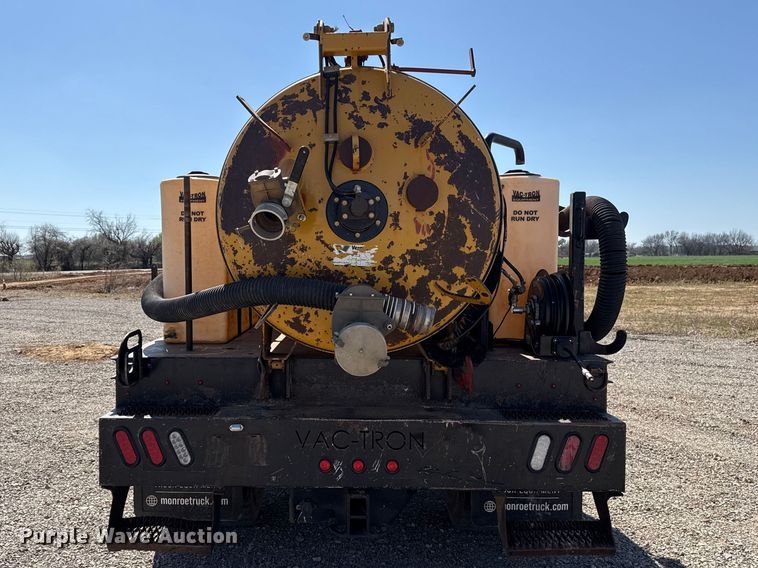 image for item NK9103 2017 Ford F750 Super Duty hydrovac truck