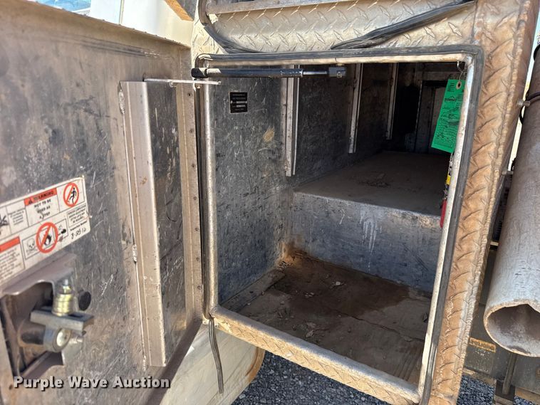 image for item NK9103 2017 Ford F750 Super Duty hydrovac truck