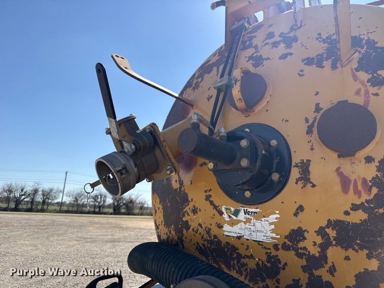 image for item NK9103 2017 Ford F750 Super Duty hydrovac truck