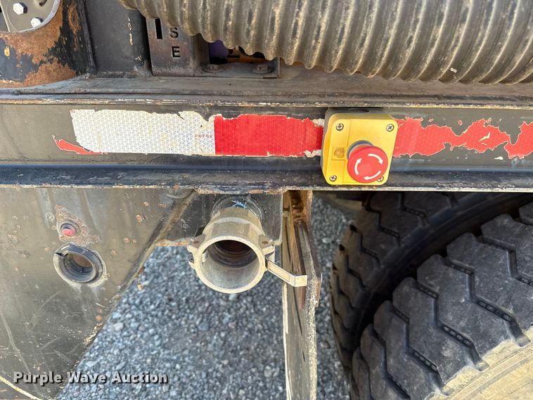 image for item NK9103 2017 Ford F750 Super Duty hydrovac truck