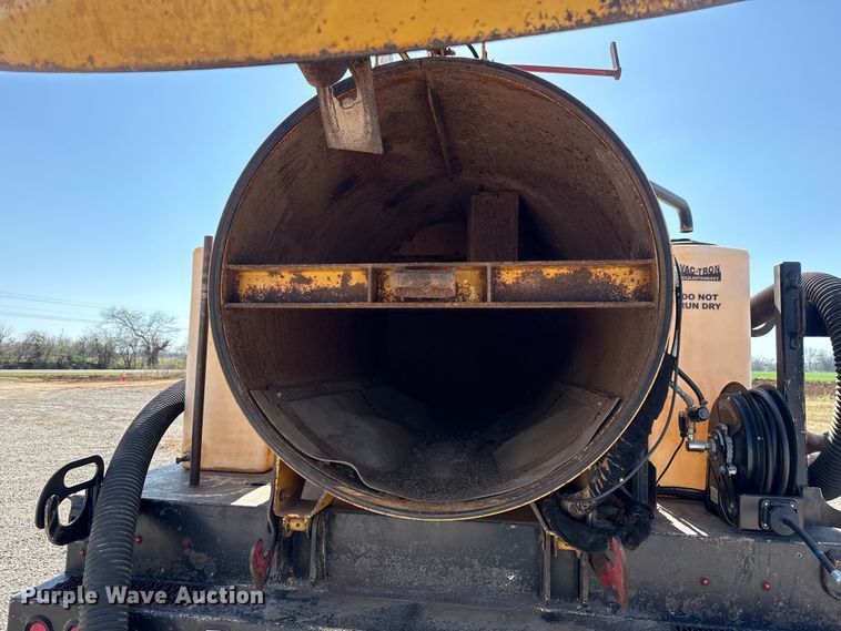 image for item NK9103 2017 Ford F750 Super Duty hydrovac truck