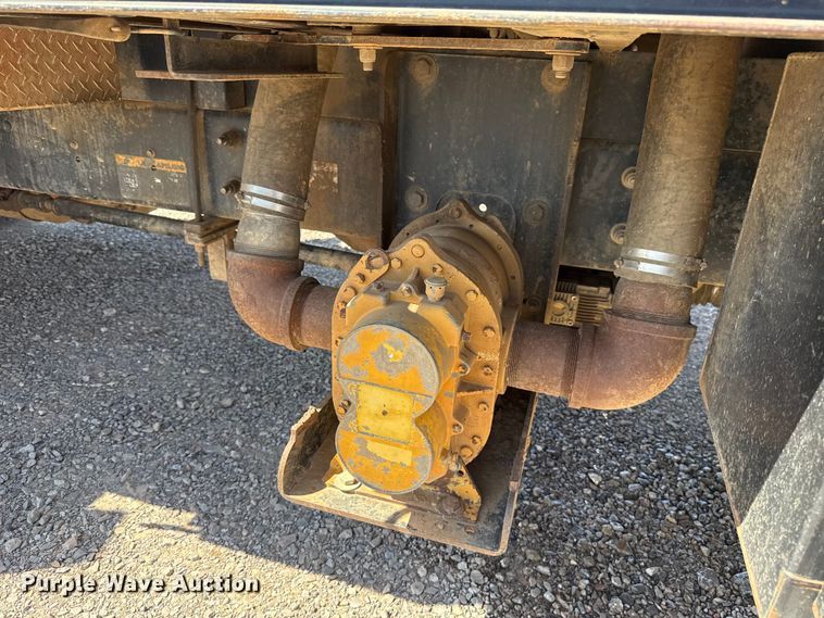 image for item NK9103 2017 Ford F750 Super Duty hydrovac truck