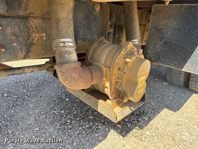 image for item NK9103 2017 Ford F750 Super Duty hydrovac truck