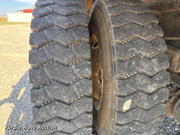 image for item NK9103 2017 Ford F750 Super Duty hydrovac truck