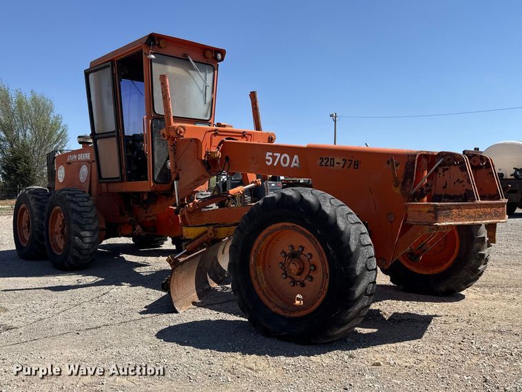 image for item NK9119 1983 John Deere 570A motor grader
