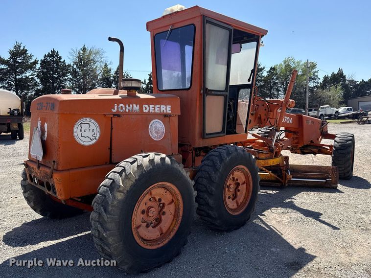 image for item NK9119 1983 John Deere 570A motor grader