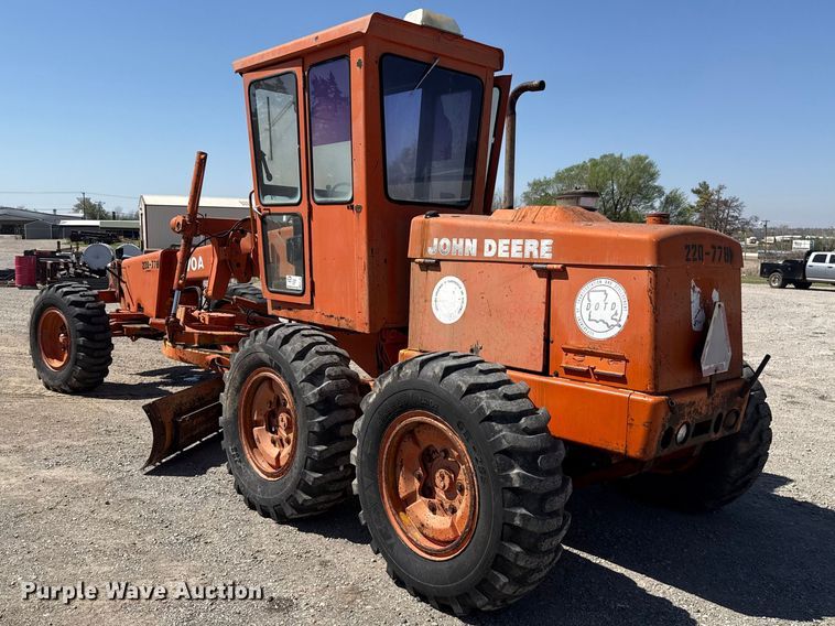 image for item NK9119 1983 John Deere 570A motor grader