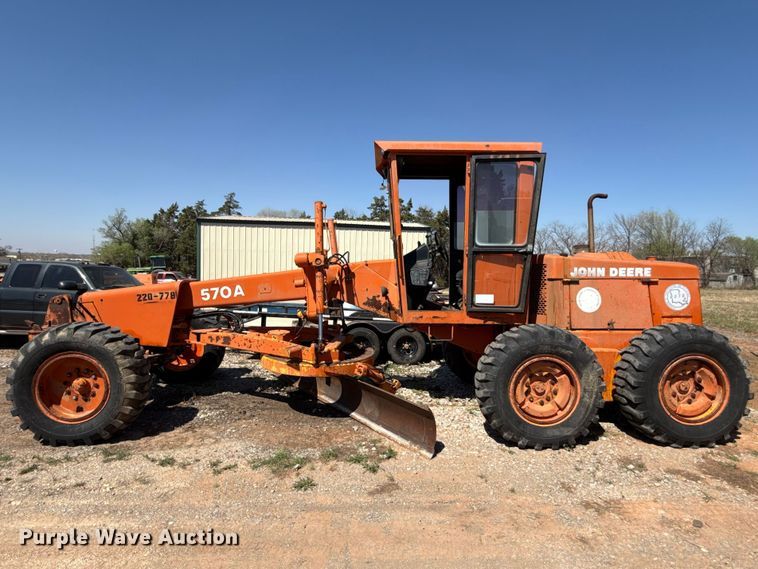 image for item NK9119 1983 John Deere 570A motor grader