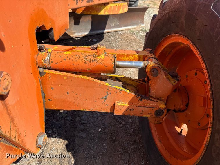 image for item NK9119 1983 John Deere 570A motor grader