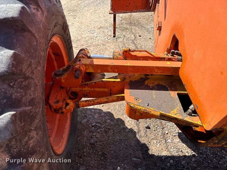 image for item NK9119 1983 John Deere 570A motor grader