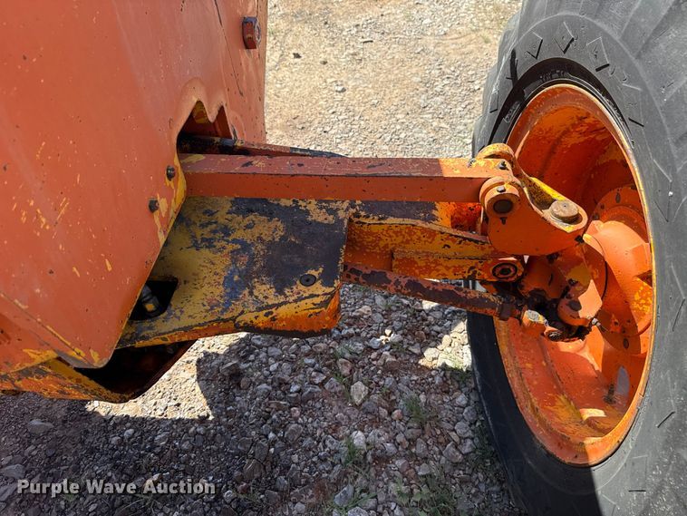 image for item NK9119 1983 John Deere 570A motor grader