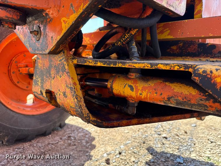 image for item NK9119 1983 John Deere 570A motor grader