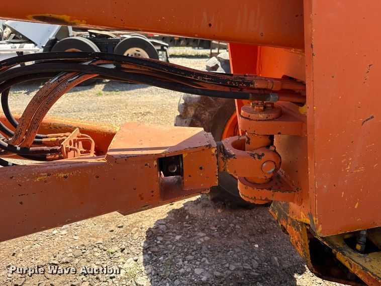 image for item NK9119 1983 John Deere 570A motor grader