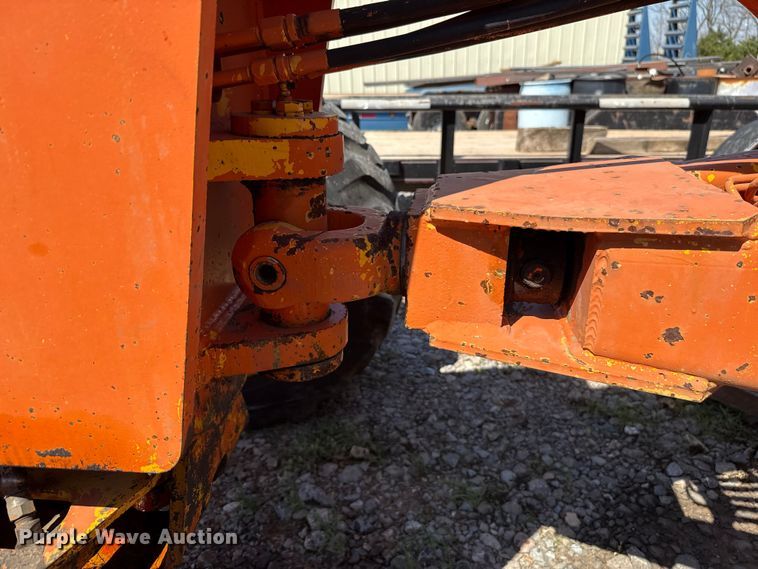 image for item NK9119 1983 John Deere 570A motor grader