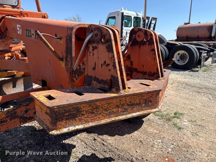 image for item NK9119 1983 John Deere 570A motor grader